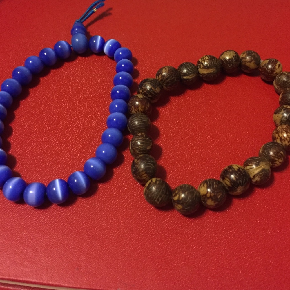 Blue bead bracelet & wooden bracelet